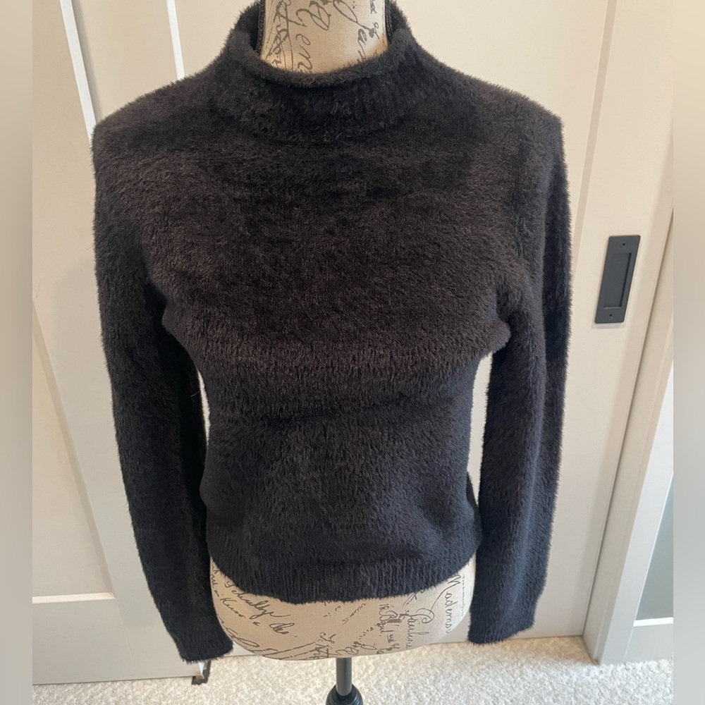 Universal Threads Women's Black Fuzzy Sweater Size XS.